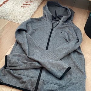 NIKE THERMAGE-FIT ZIPUP SIZE SM